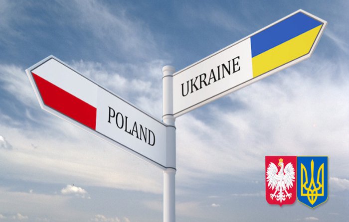 Коливання демократії. Подібність Польщі та України